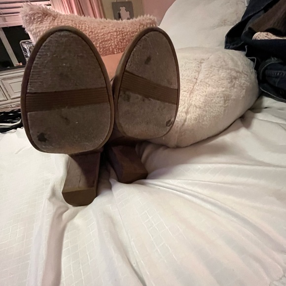 Light brown heel lace up booties! - Picture 4 of 5